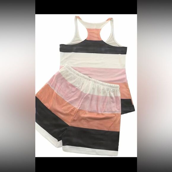 Color block two piece Shorts Set. Tank top, and drawstring elastic waist shorts. - Picture 3 of 9